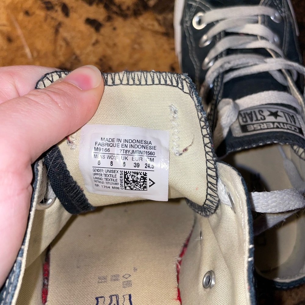 Black Converse - Picture 4 of 4
